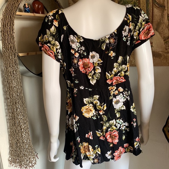 Torrid - Picture 2 of 4